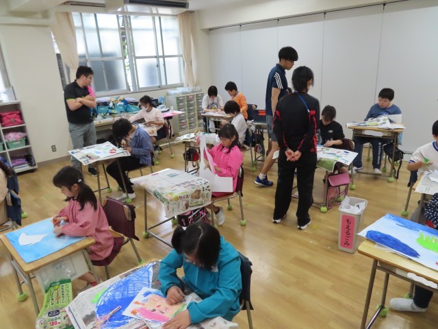 ４～６年生の図工の様子
