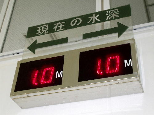 ４階３