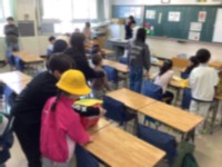 1年生のお世話中