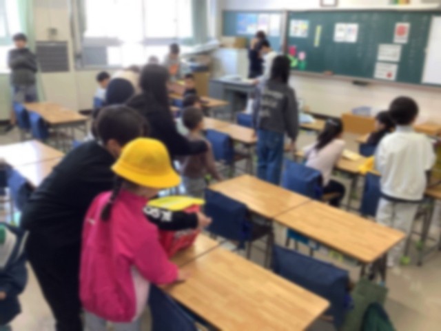 1年生のお世話中