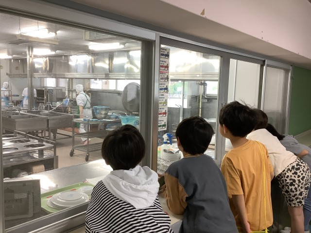「今日の給食は何だろう？」