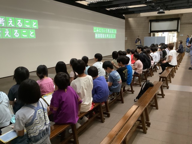 ごみ処理についての説明を受ける