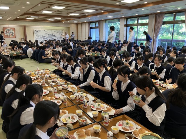 朝食中の様子