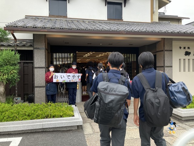 宿舎の入口の様子