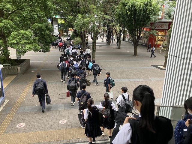 東急線改札への道のり