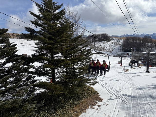 リフトに乗ってちょっとドキドキ