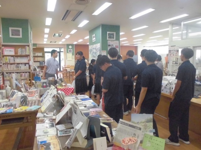 学校内見学①