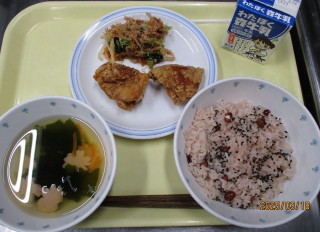 赤飯とからあげでお祝い給食