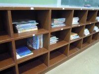 教科書と整頓されたロッカー