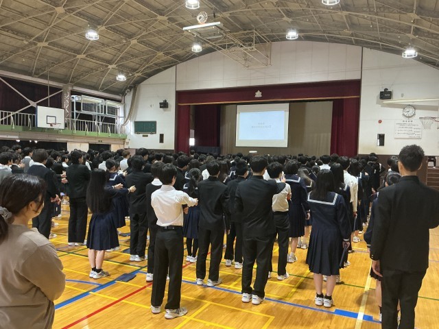 全校朝礼の様子